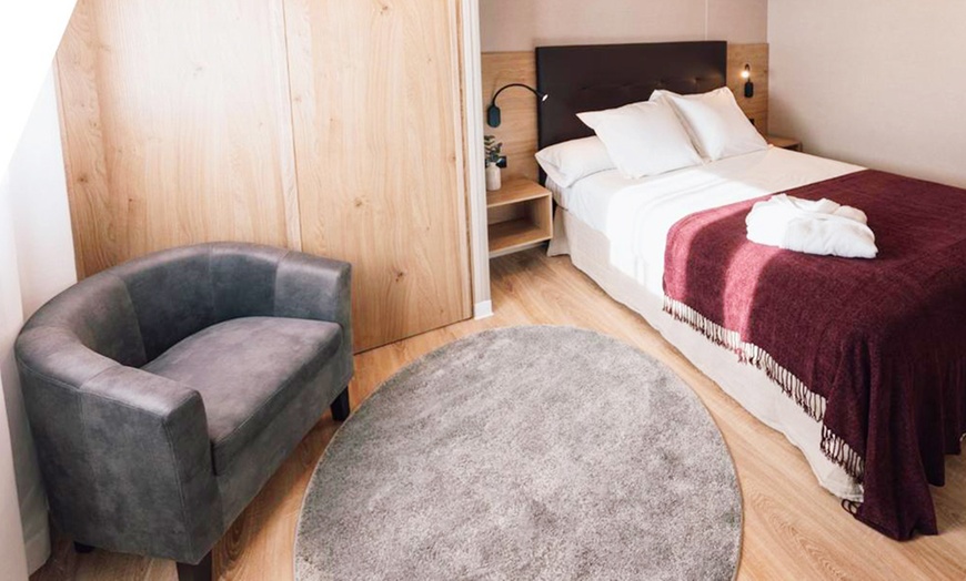 Image 3: La Rioja: 1 noche con desayuno y visita a bodega