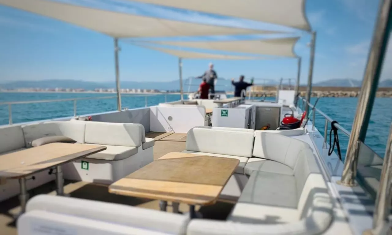 Excursión en catamarán por las playas de Gandía con comida y baño