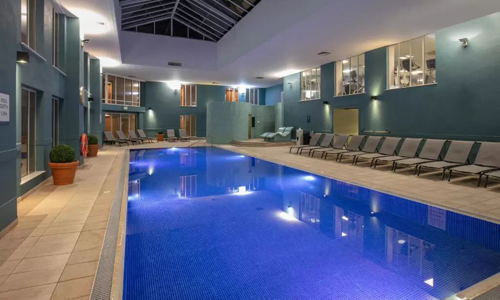 Winchester: 4* Classic Double Room Stay with Breakfast