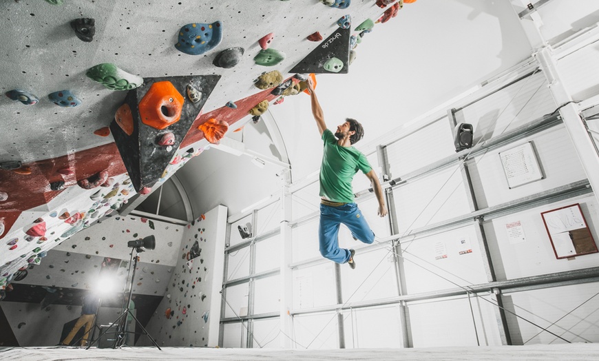 Image 3: 90-Minute Indoor Rope Climbing & Bouldering