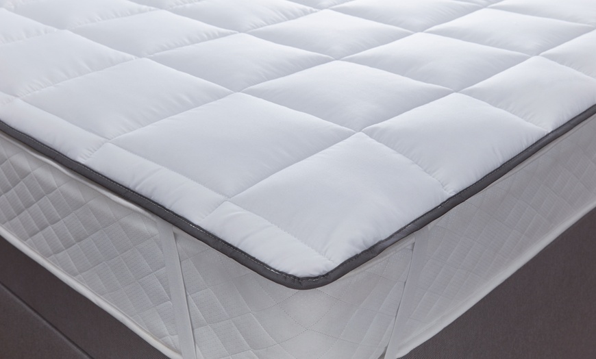 Image 2: Silentnight Mattress Topper