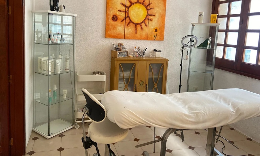 Image 5: Sesión de microneedling de labios o facial con activos hidratantes 