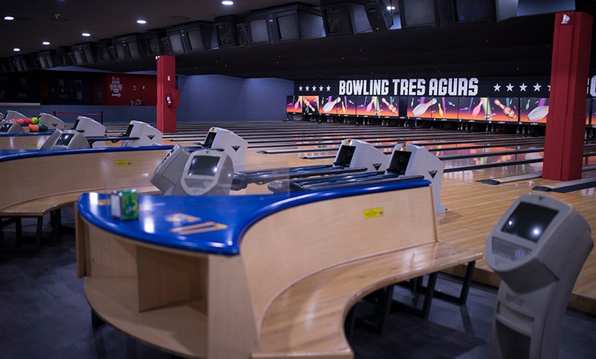 Image 6: 2 o 3 partidas de bolos con todo incluido en Bowling Tres Aguas