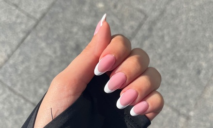 Beauté des mains avec pose de vernis semi-permanent - Élite Beauté