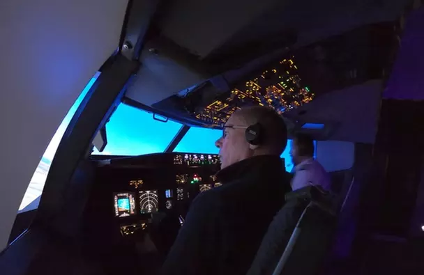 Flight Simulator Experience at SimAir737