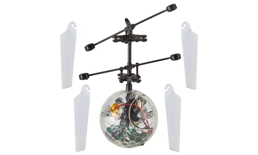 Image 9: Zennox Infrared LED Flying Disco Ball Drone