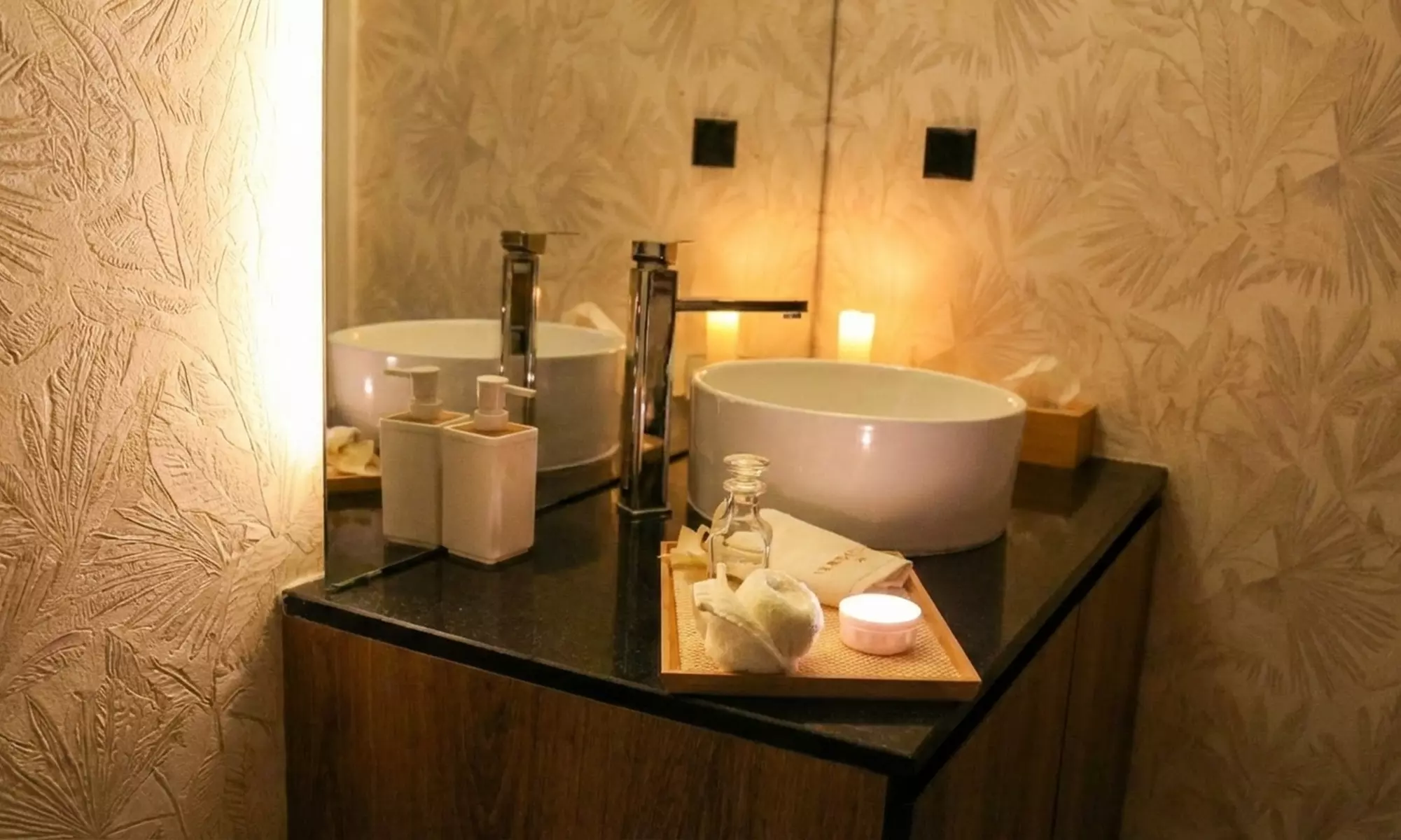 Luxury Spa & Jacuzzi Hot Tub Experiences