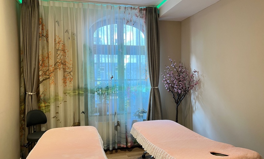 Image 5: 45 Min. Wellness- oder Traditionelle Chinesische Ganzkörpermassage