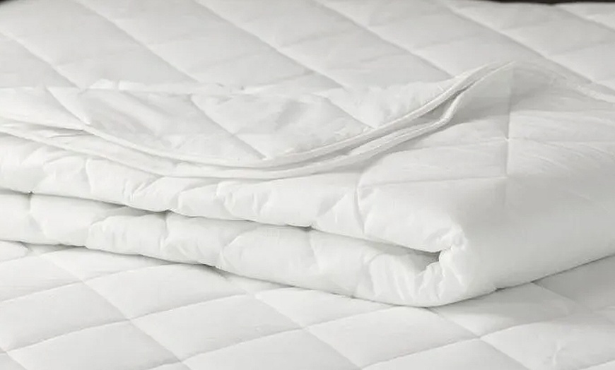 Image 4: Silentnight Double Size Mattress Protector
