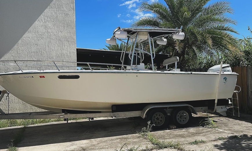Image 4: 4, 6, or 8-Hours Luxury Boat Rental with Captain, Music & Floating Mat