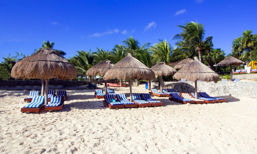 Image 1: ✈ 4-Night All-Incl. Cancún Vacation with Air