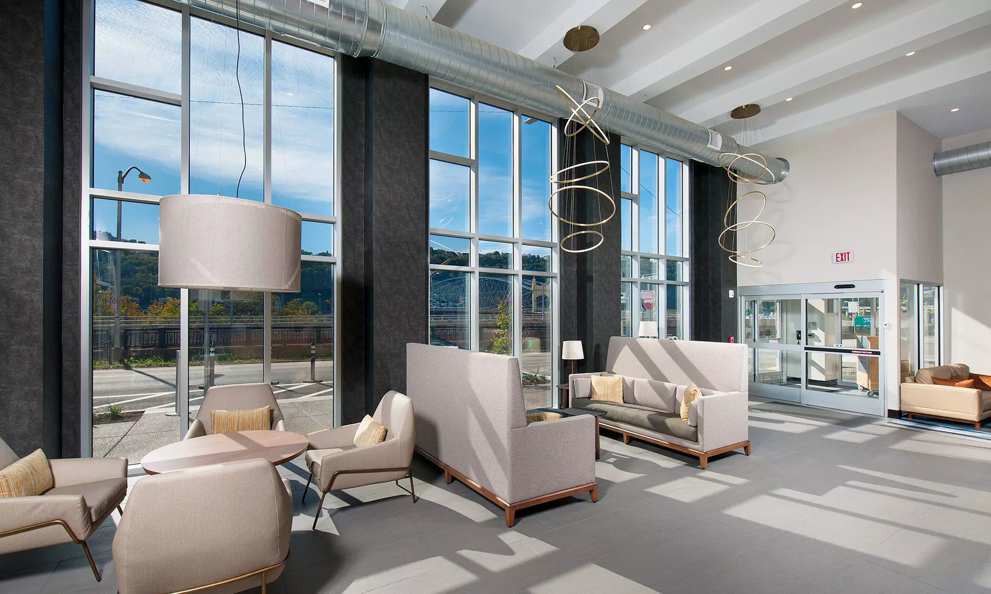 Downtown Pittsburgh Stay – Pet-Friendly & Modern Comfort