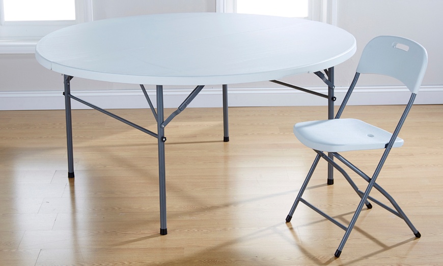 Dealz folding deals table