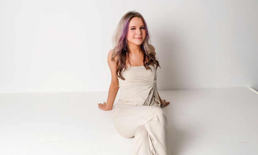 Image 2: Fun and Empowering Photoshoots for Aspiring Young Models