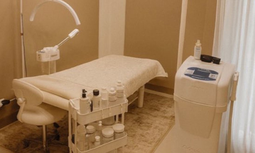 Image 2: Get Smooth Skin: One, Three or Five Brazilian or Bikini Wax Sessions