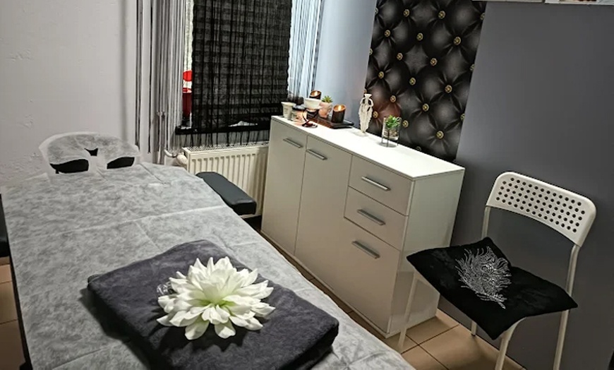 Image 2: Masaż relaksacyjny, klasyczny, Lomi-Lomi, balijski, Kobido i więcej