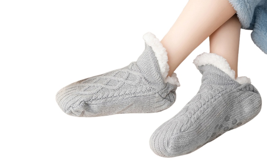 Image 2: Ultra-Soft Slipper Socks, Non-Slip Design 