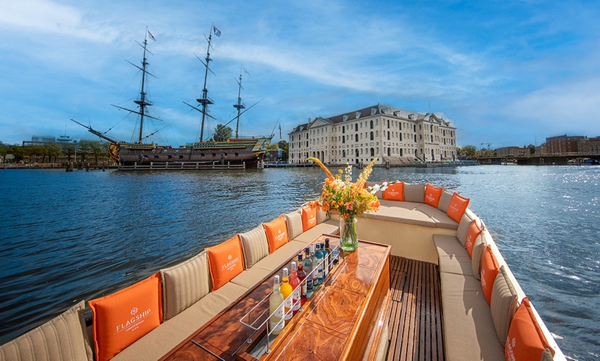 Image 1: Vaar de drukte voorbij: ontdek Amsterdam vanaf het water