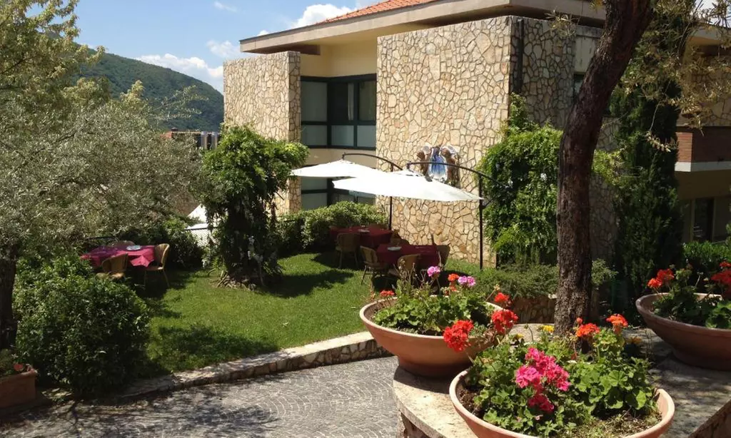 Kampanien: Doppelzimmer mit Halbpension und Spa