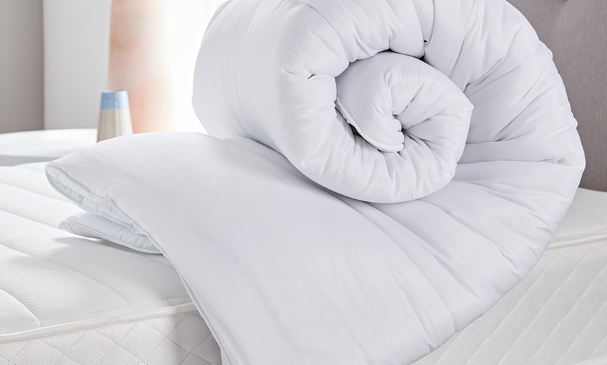 Image 4: Silentnight Ultrabounce 10.5 or 13.5 Tog Duvet