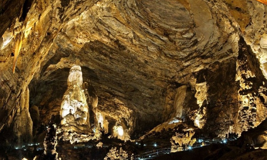 Image 9: Puenting, descenso de barrancos, espeleología o vía ferrata
