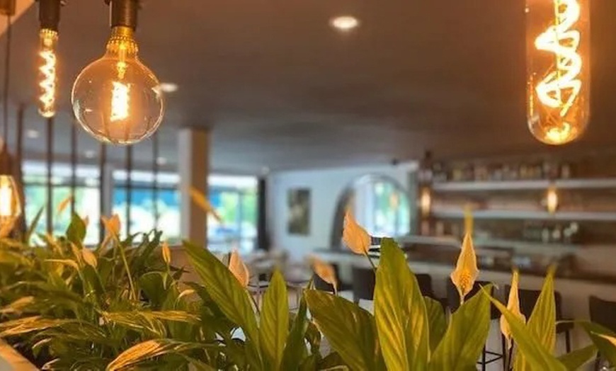 Image 4: Gourmet-Romantik-Dinner in 4 Gängen mit Aperitif für 2 oder 4 Personen