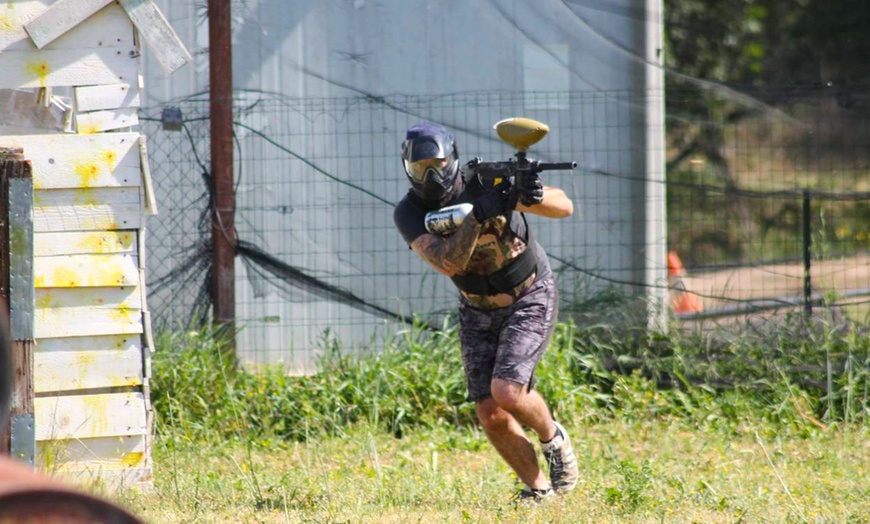 Image 2: Paintball en pleine nature avec 500 billes sur 6 terrains extérieurs