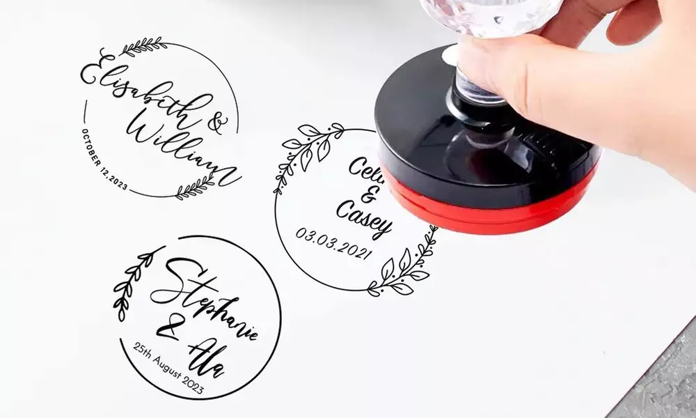 1-2 personalisierbare Stempel mit eigenem Text in Design nach Wahl