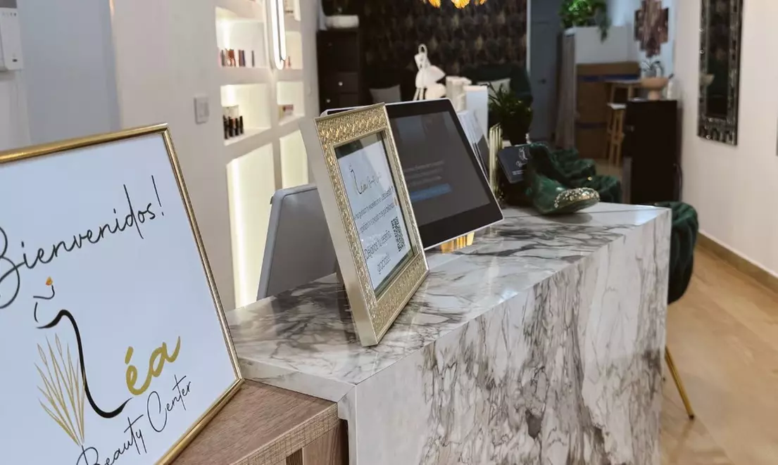 Manipedi en el centro de Alicante con esmaltado semipermanente