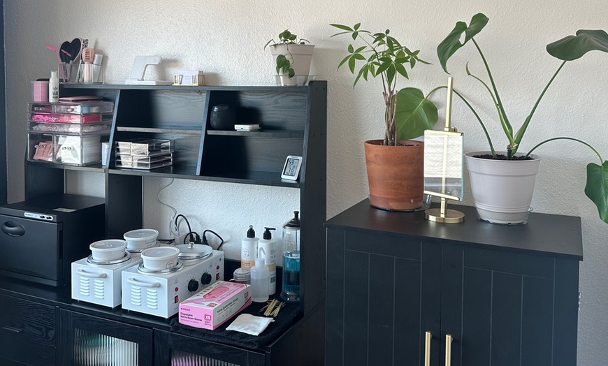 Image 2: Achieve silky skin with Brazilian 5+ weeks growth