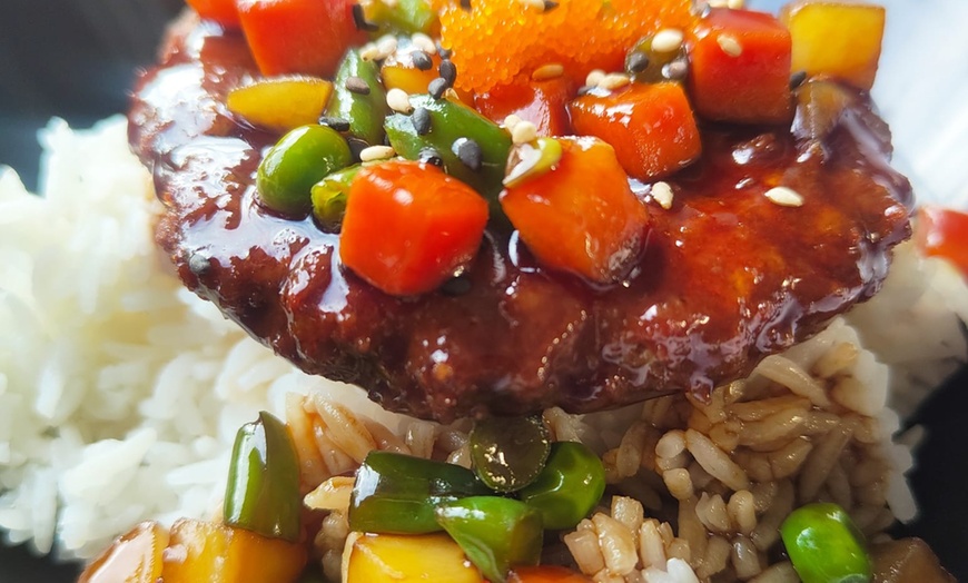 Image 13: Menú asiatico con entrantes, principales y bebidas