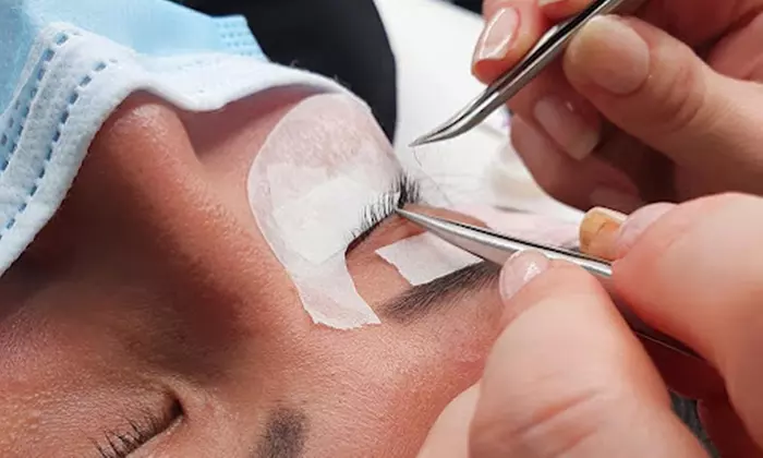 Miradas de impacto con Lifting y tinte de pestañas y laminado de cejas