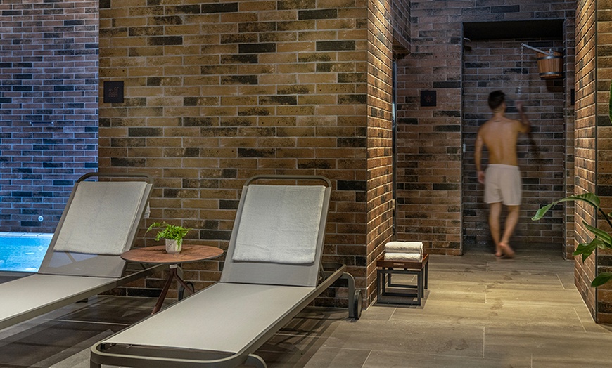 Image 2: Circuito spa de 60 minutos con opción a masaje relajante para 1 o 2