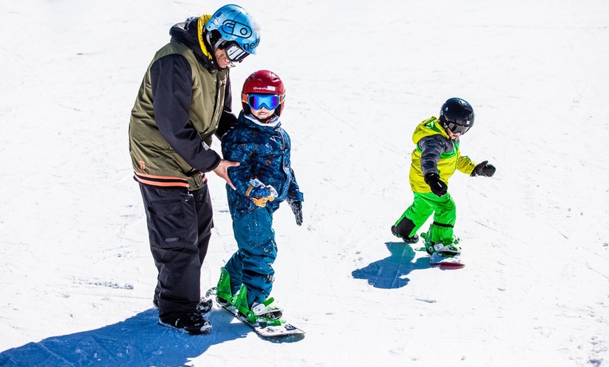 Image 2: Alquiler de equipo de esquí o snowboard durante 1, 2 o 3 días 