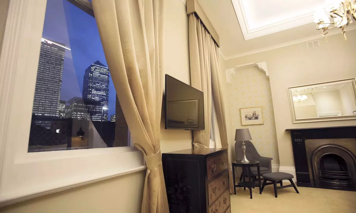 London: Elegant 4* Stay with Breakfast