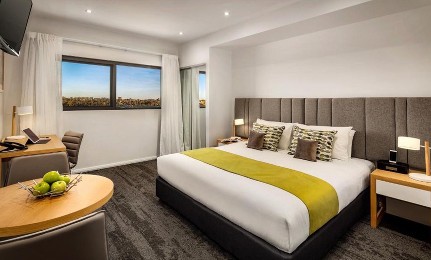 Image 4: Quest Bella Vista: Studio, One, Two, or Three-Bedroom Apartment