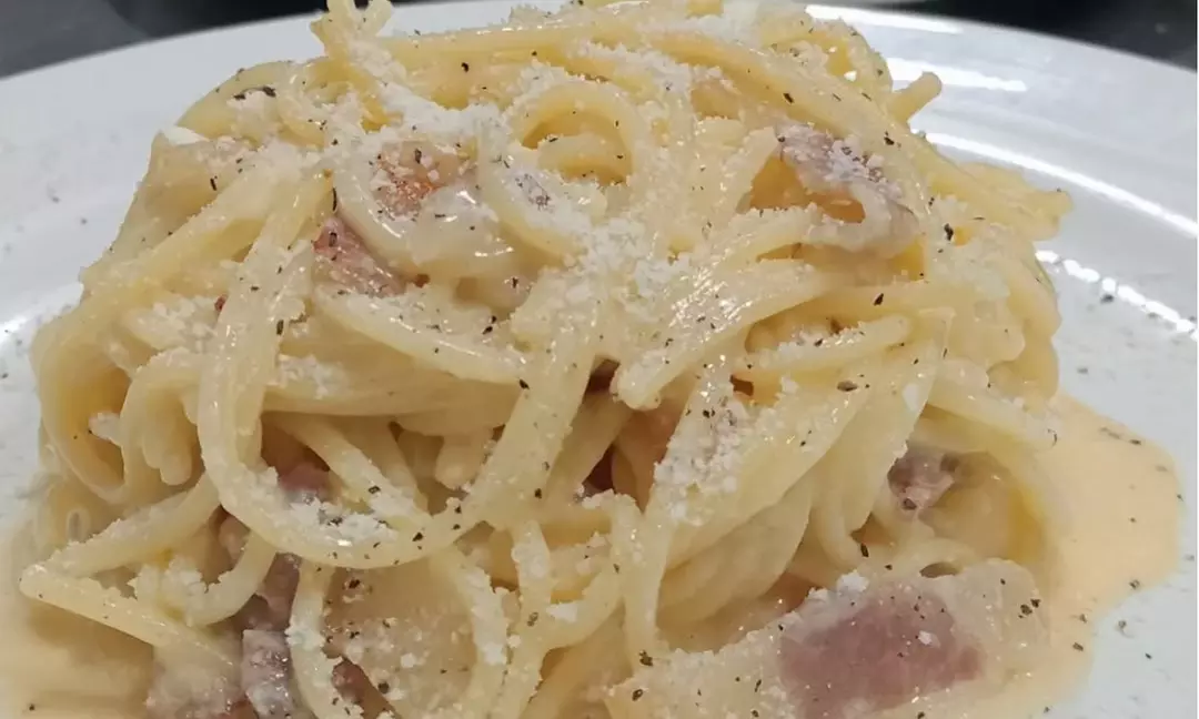 Menú italiano clásico o prémium con botella de vino para 2 o 4