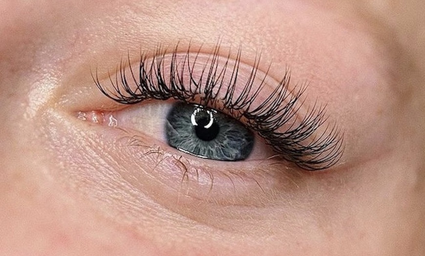 Image 2: Full Set of Classic or Hybrid Lash Extensions with Optional One Fill 