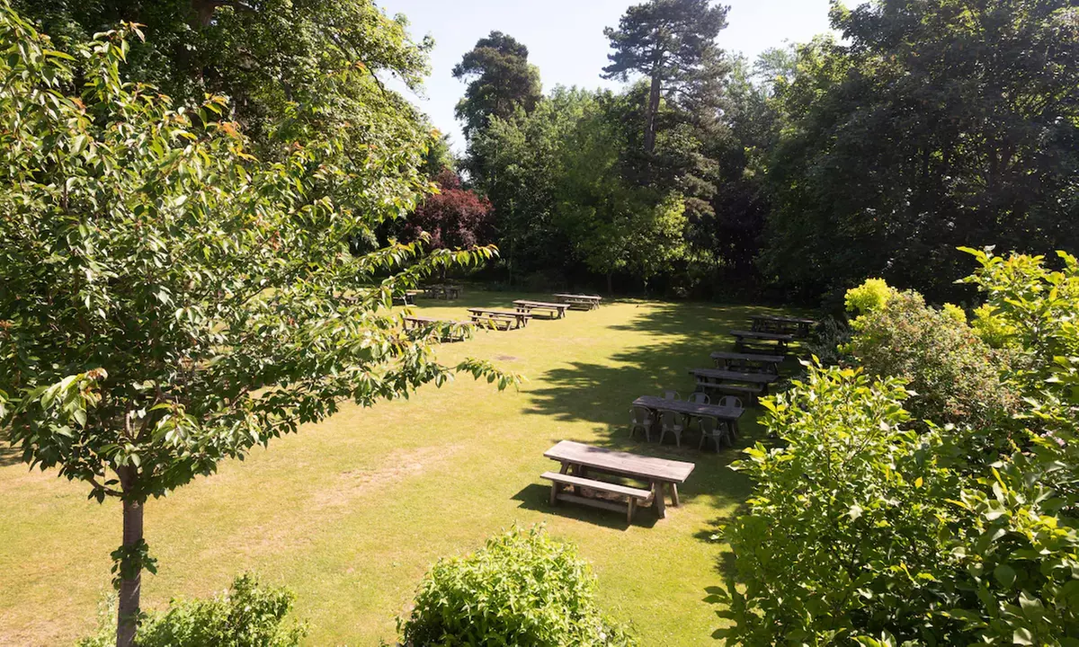 Hurley: Classic Double with Breakfast