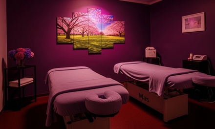 60-Minute Couples Massage with Hot Stones, Hot towels and Aromatherapy - Relax Massage