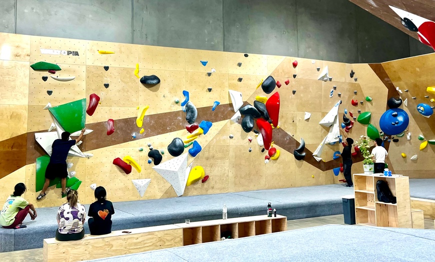 Image 2: All-Day Bouldering Experience and Fun with Shoe & Chalk Hire Included
