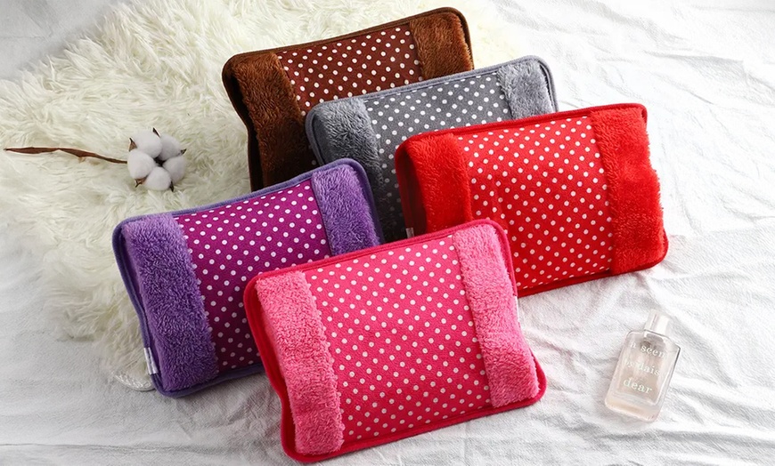 Image 2: Bolsa de agua caliente eléctrica y recargable con tacto aterciopelado