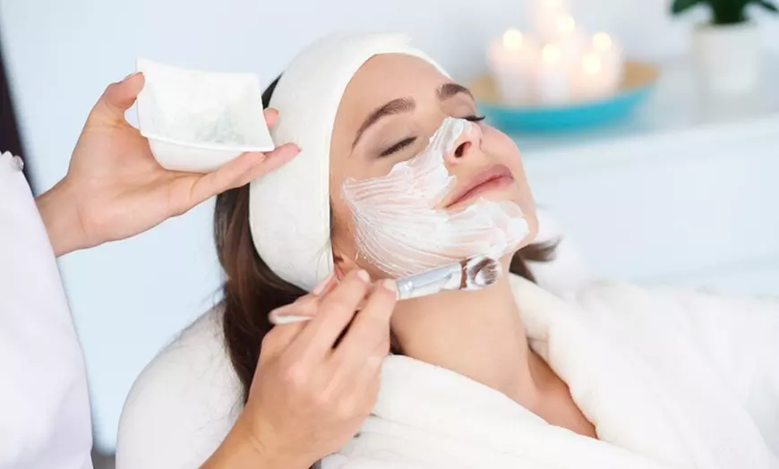 Image 1: Limpieza facial básica o profunda con opción a masaje kobido 