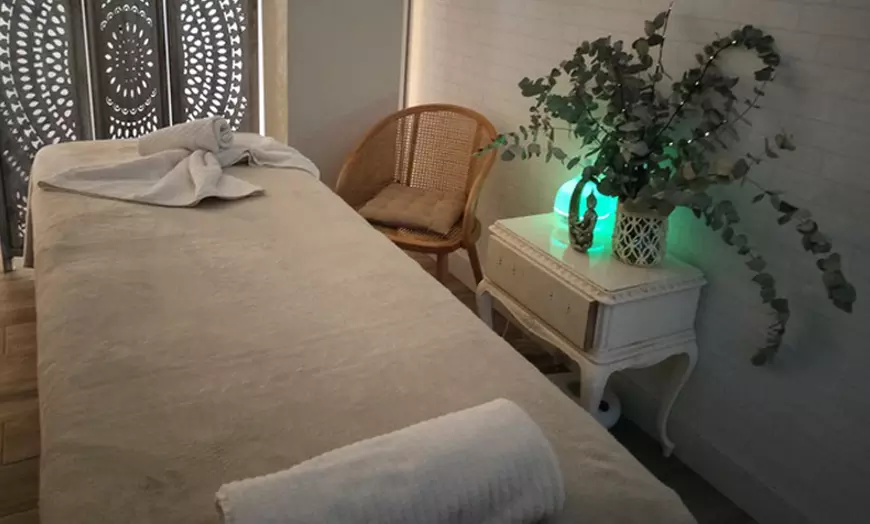Image 1: Limpieza facial básica o profunda con opción a maderoterapia facial 