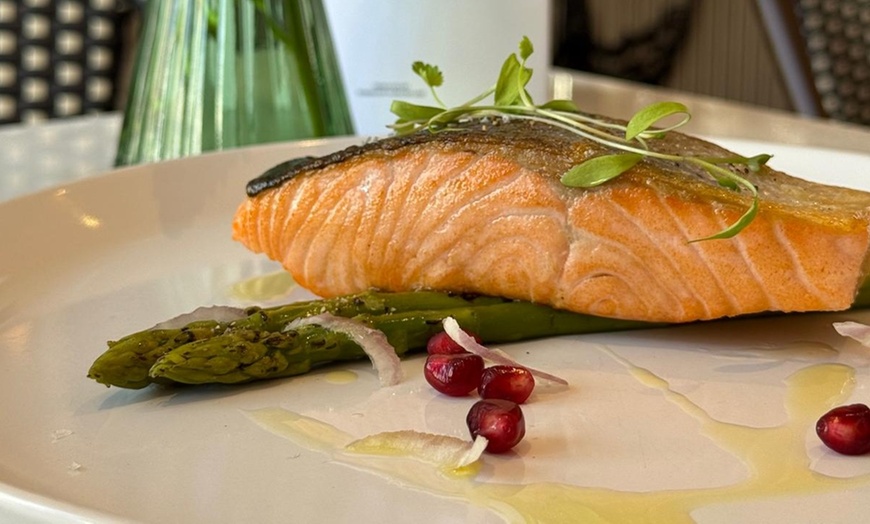 Image 1: Thursday Dinner: 3-Course Meal for 2–4 with Wine, Beer or Soft Drink