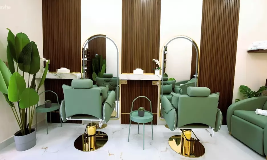 Full Set Of Individual Eyelash Extensions with Optional Refills