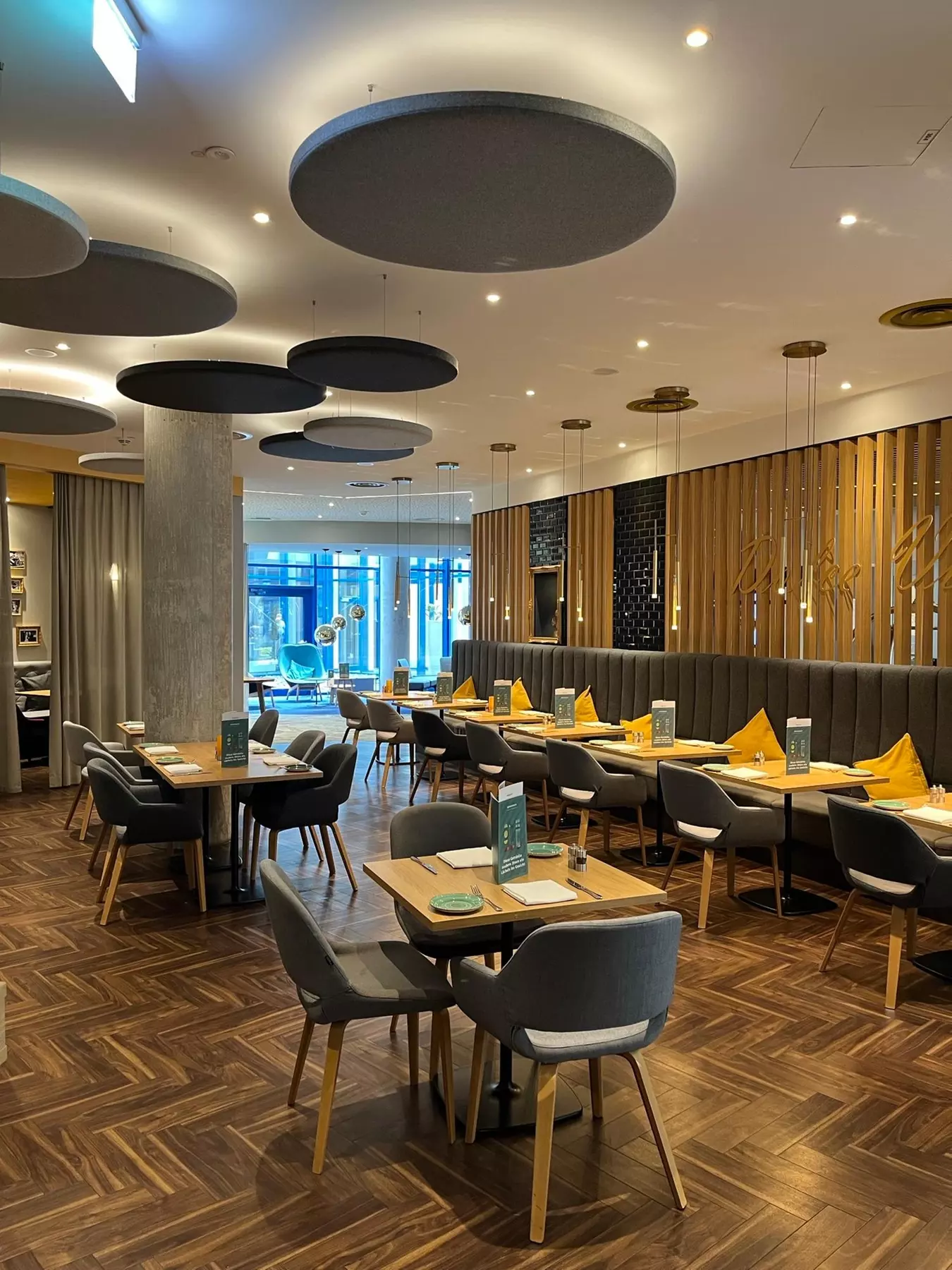 Für 1-4 Personen: Burger nach Wahl inkl. Pommes Frites oder Kartoffelchips (bis zu 27% sparen) - Second Medium