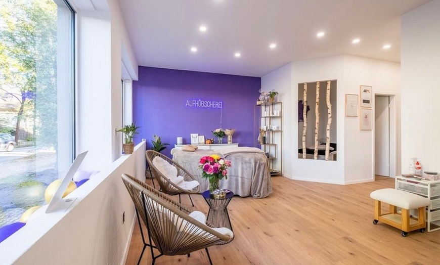 Image 1: 45-60 Min. Gesichtsbehandlung nach Wahl mit Lichttherapie für 1 Person