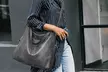 Handtasche, Schultertasche und Geldbörse in Leder-Optik in Schwarz, Braun oder Grau für Damen - Image 3