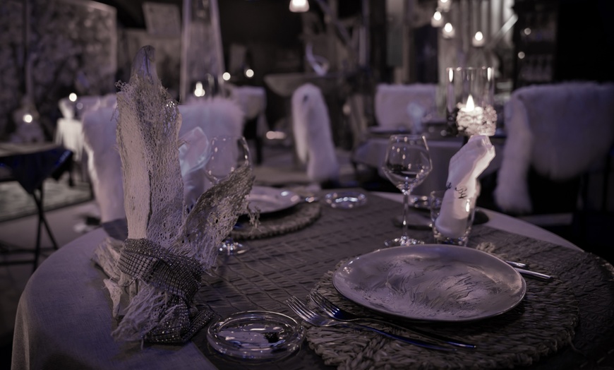 Image 2: Menu atypique "Black Out Eveil des sens" à l'Alchimie By Chaps